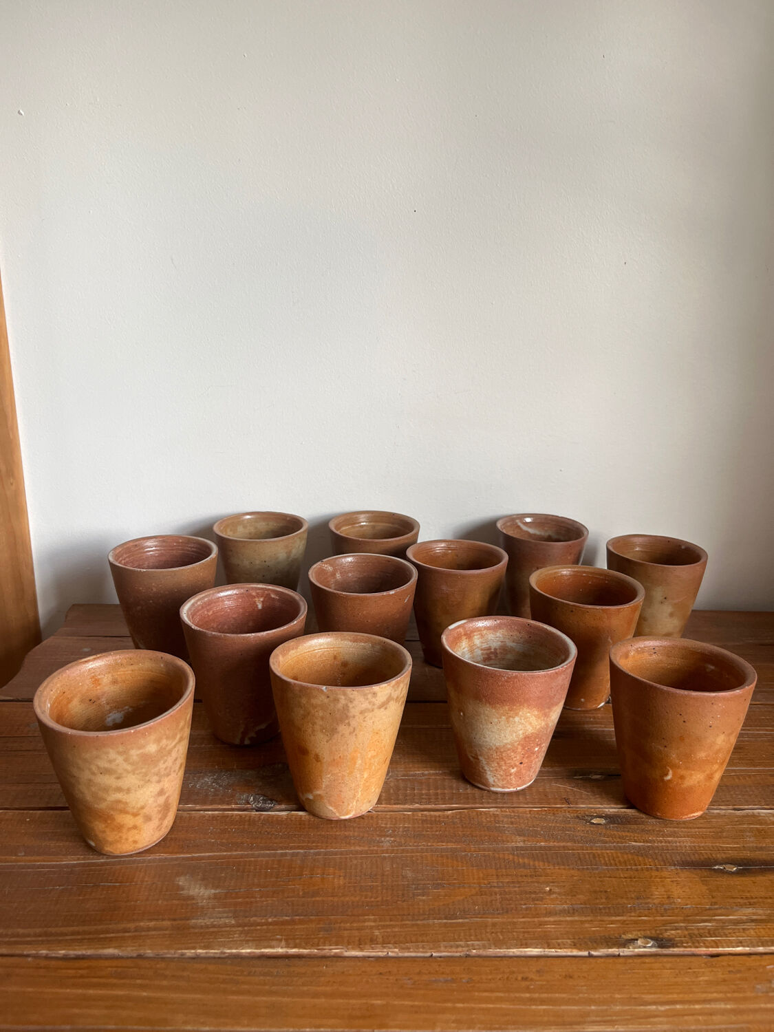 13 tasses à café en grès