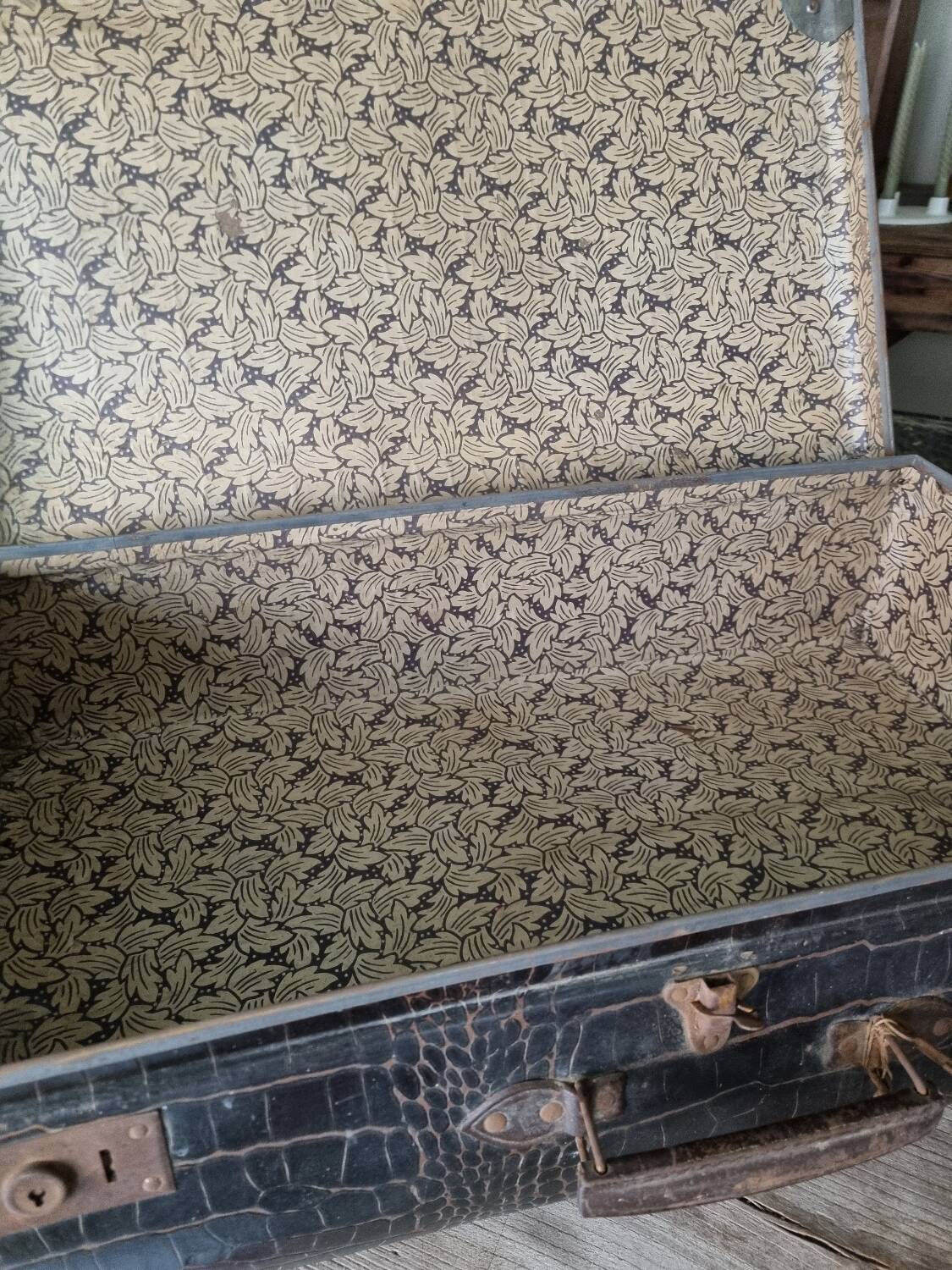 Vintage suitcase 1930