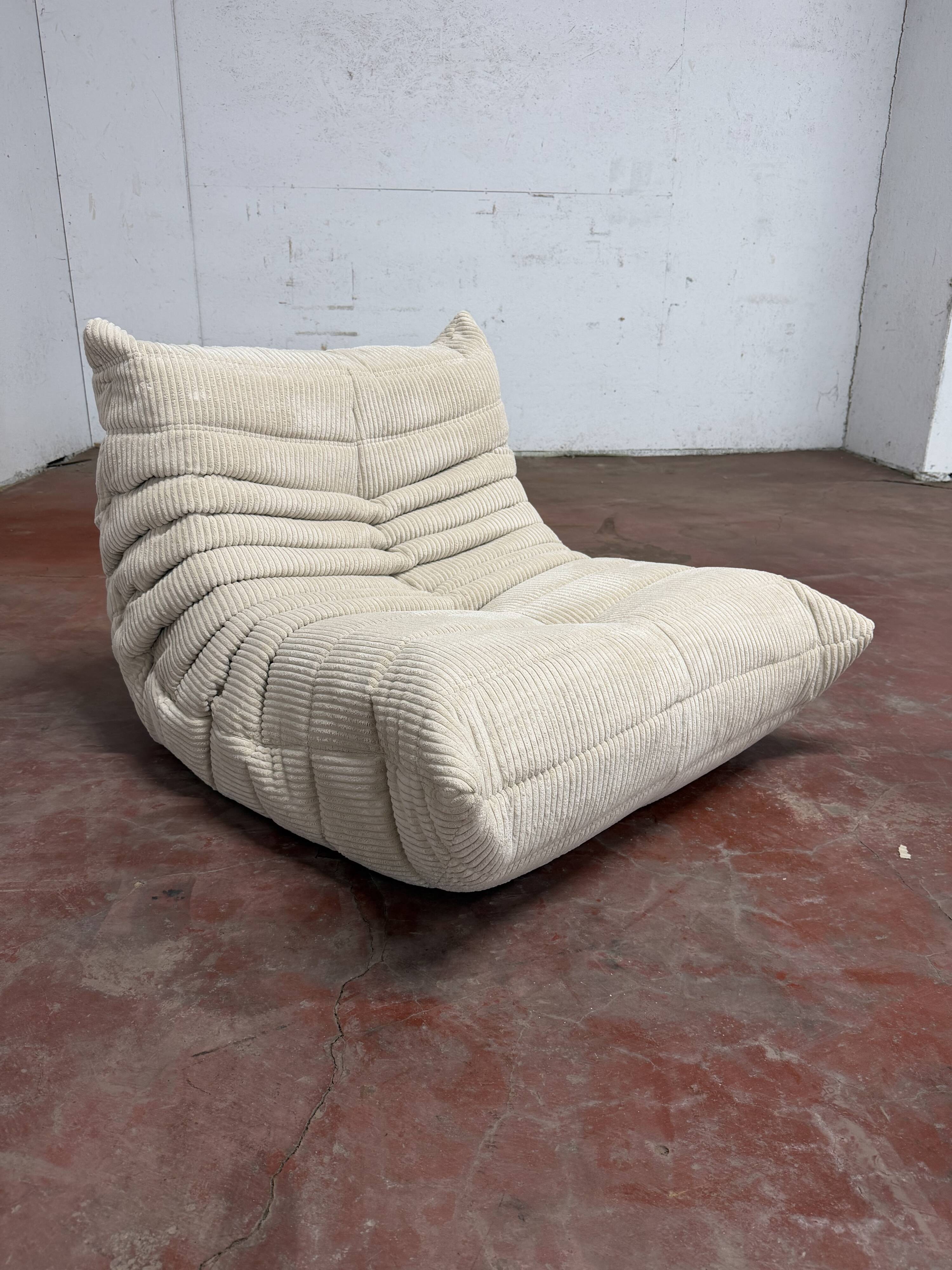 Ligne Roset Togo 2x 1-seater with 1x ottoman in beige corduroy in 10/10 condition!!