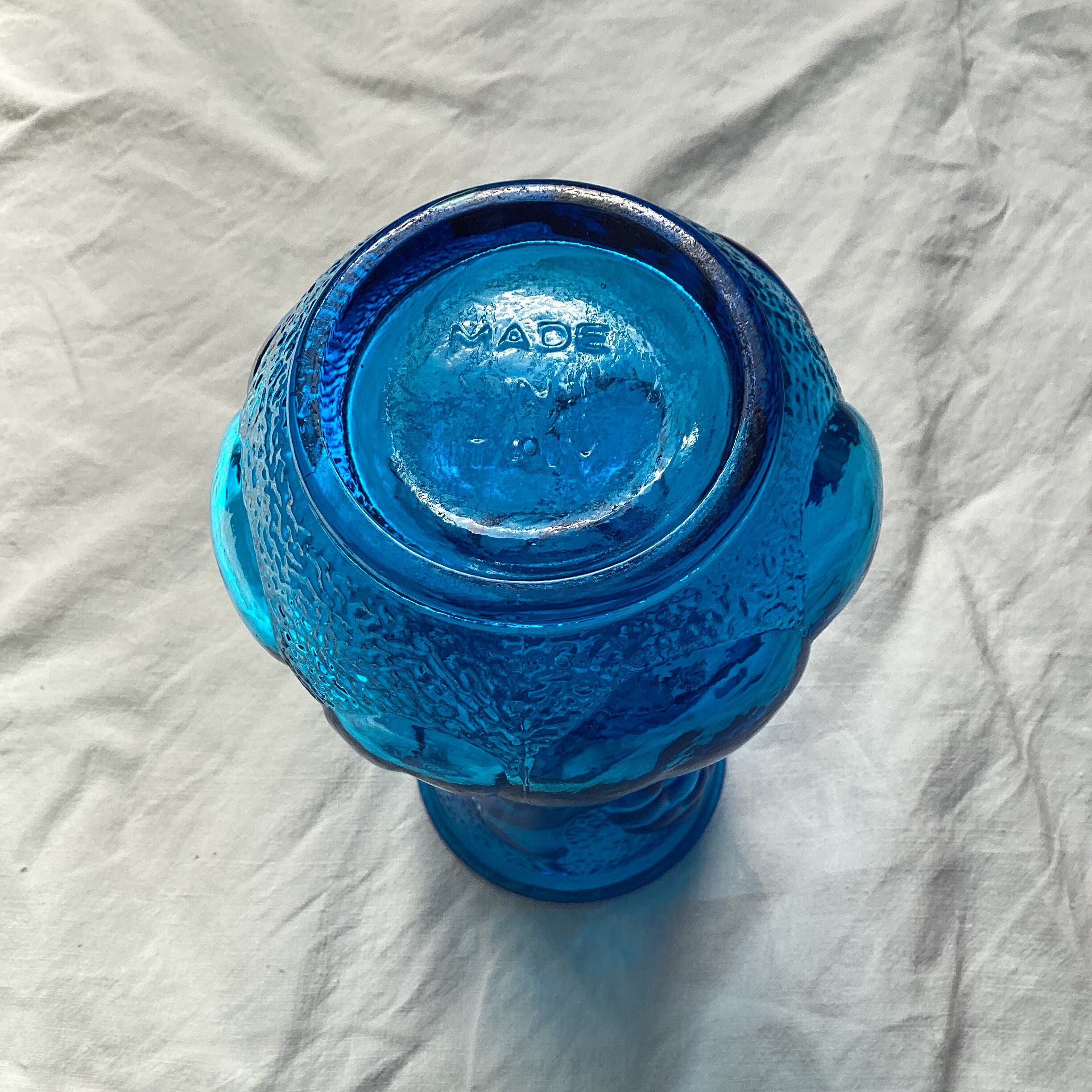 Italian vase in blue glass around the 1970s dimension: H-25cm- D-10cm-