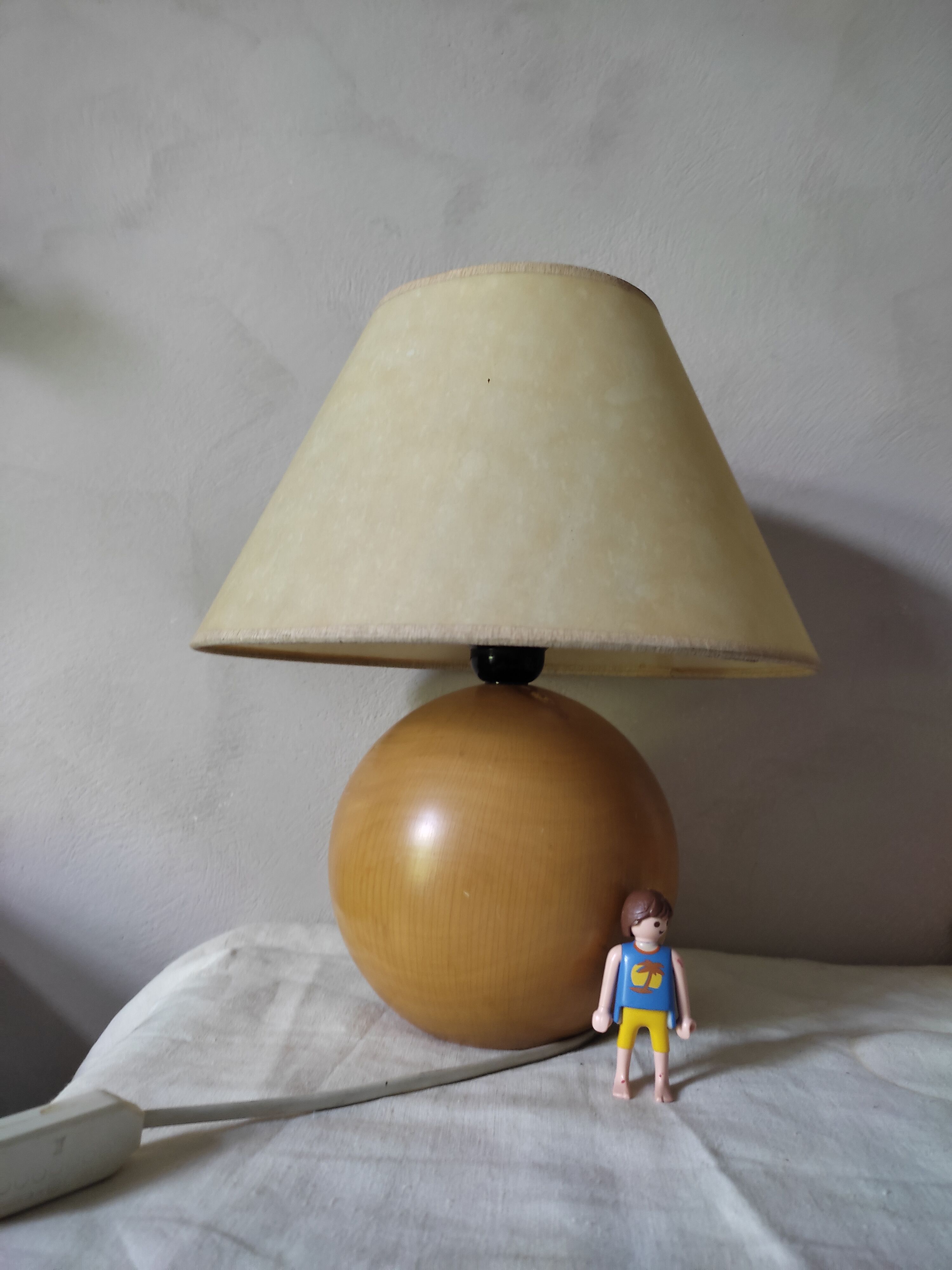 Wooden ball lamp