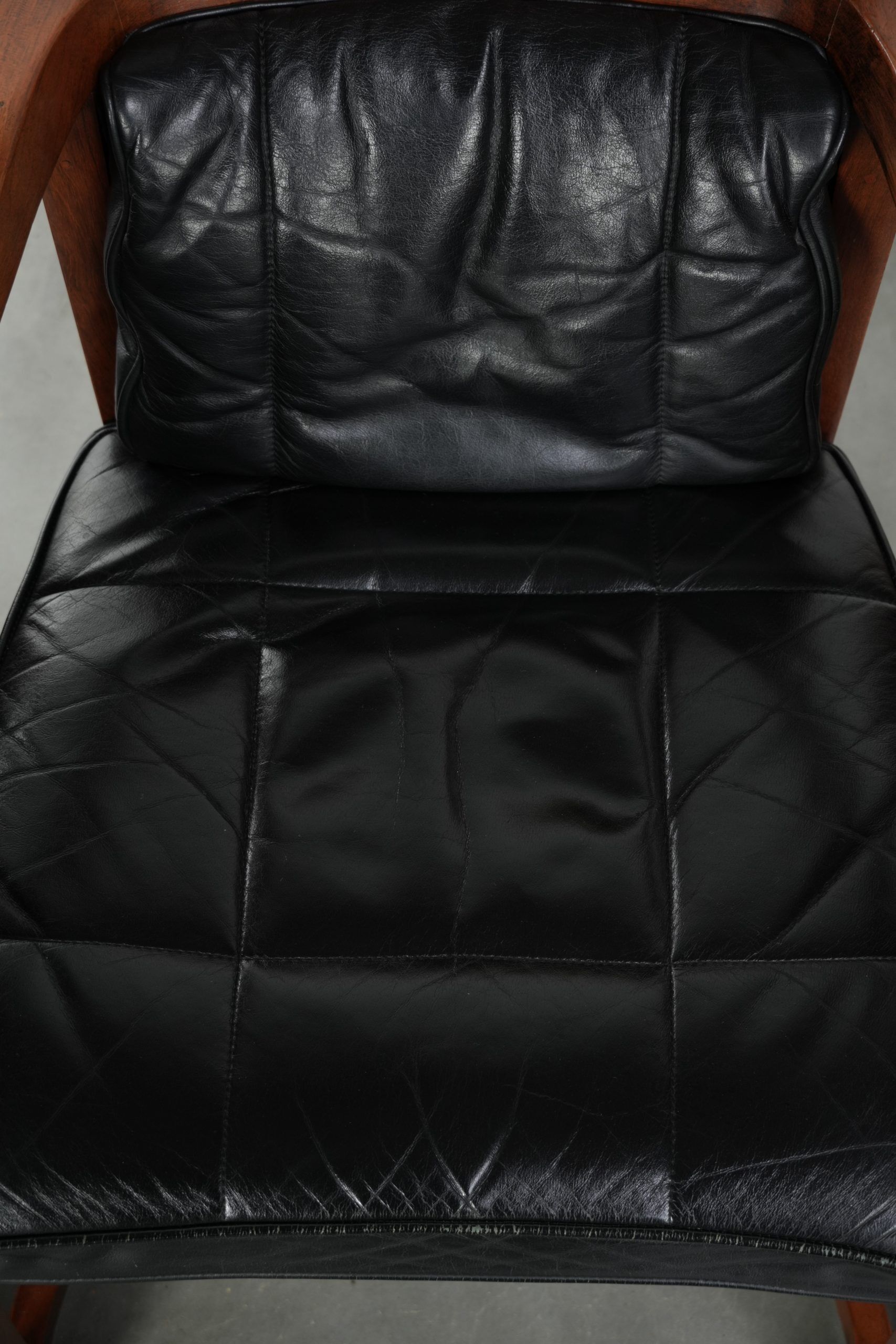 Black leather set of 4 Art Deco design dining chairs with armrests