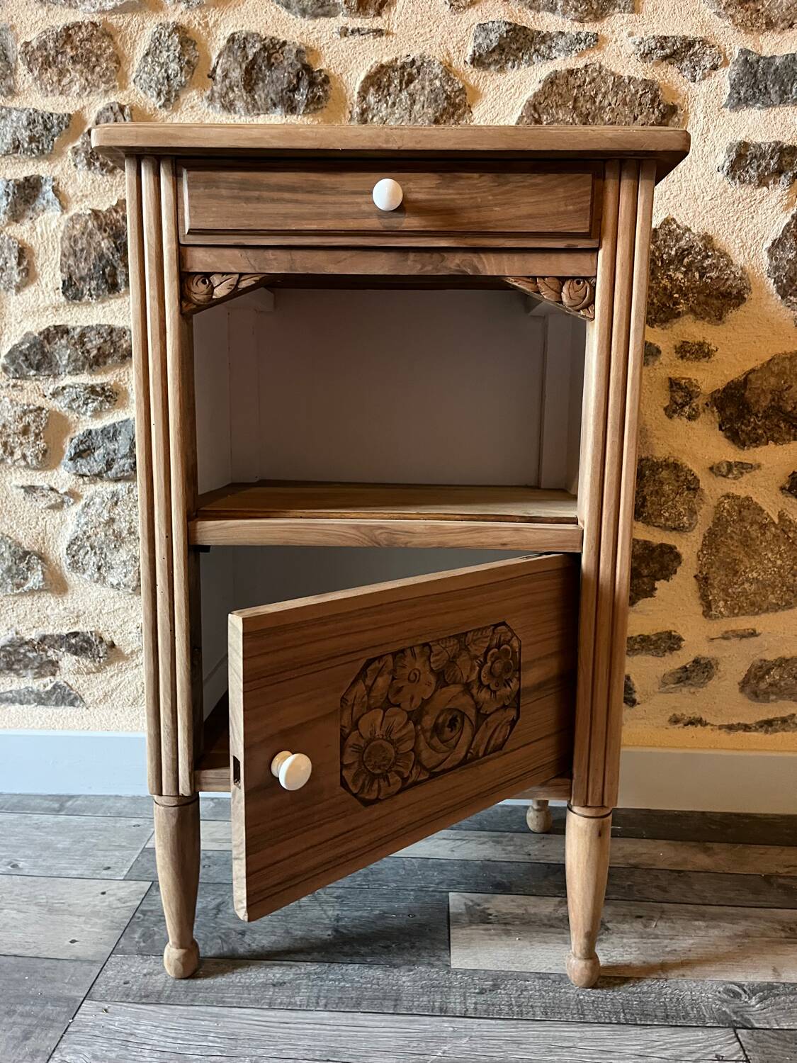 Table de chevet, petit meuble