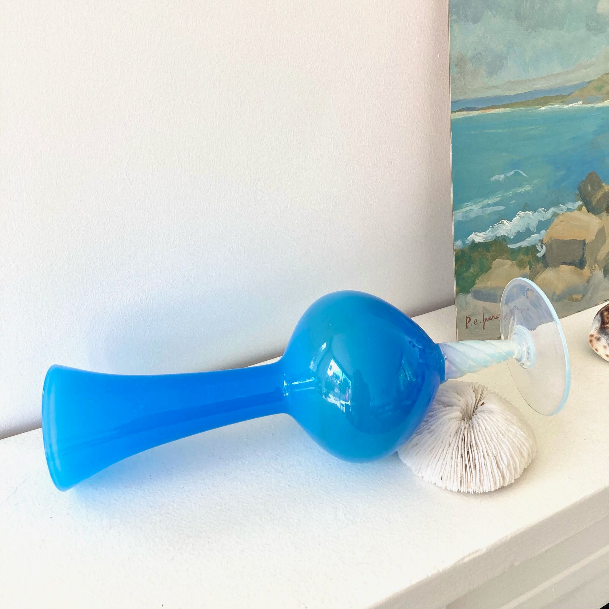 Soliflore opaline vase