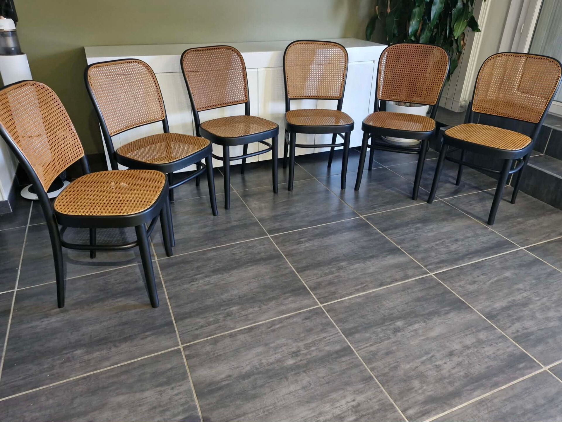 Lot de 6 chaises n°811 d’après Hoffmann, années 1990