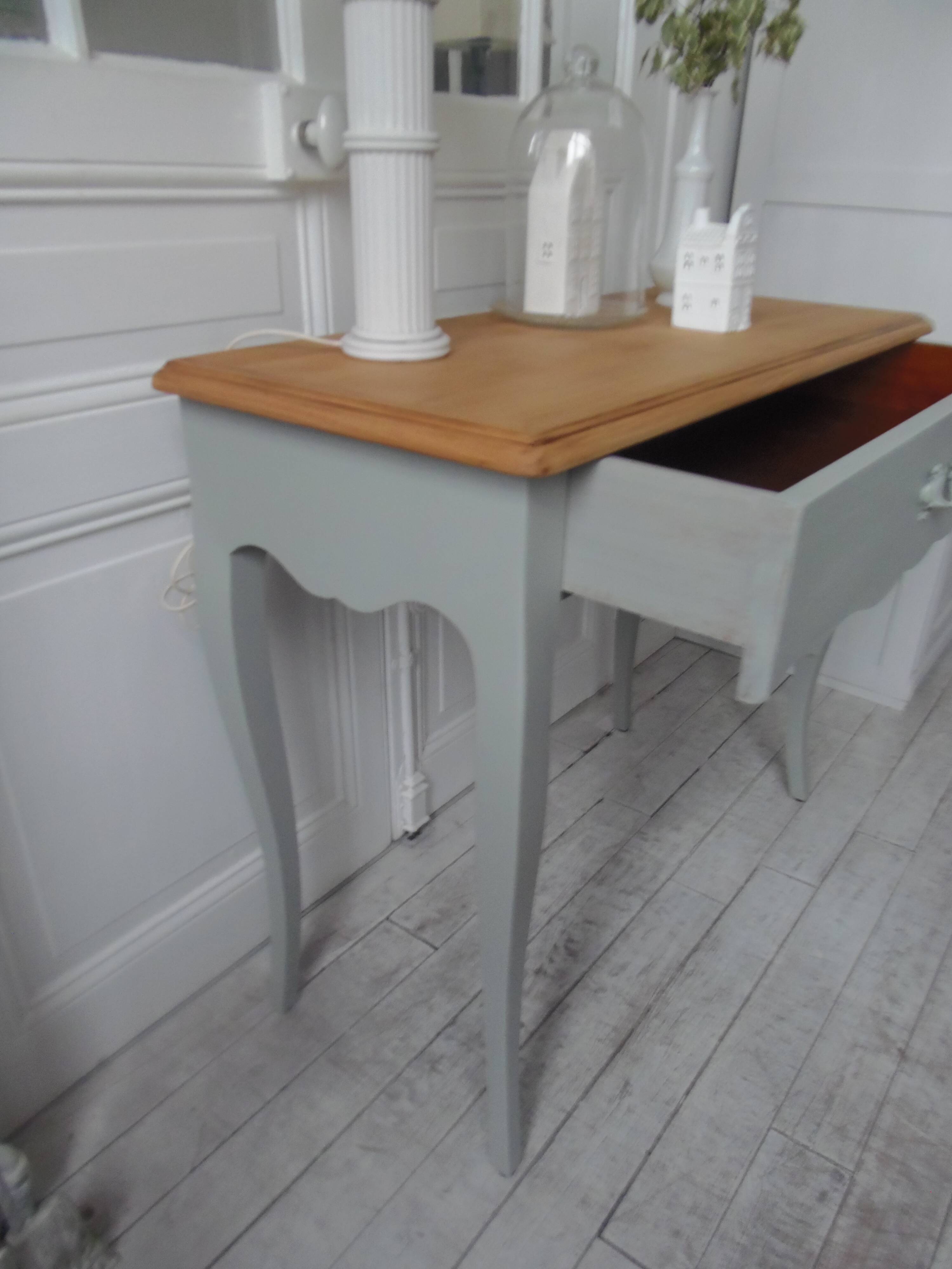 Console, side desk of beautiful craftsmanship re-enchanted in verdigris