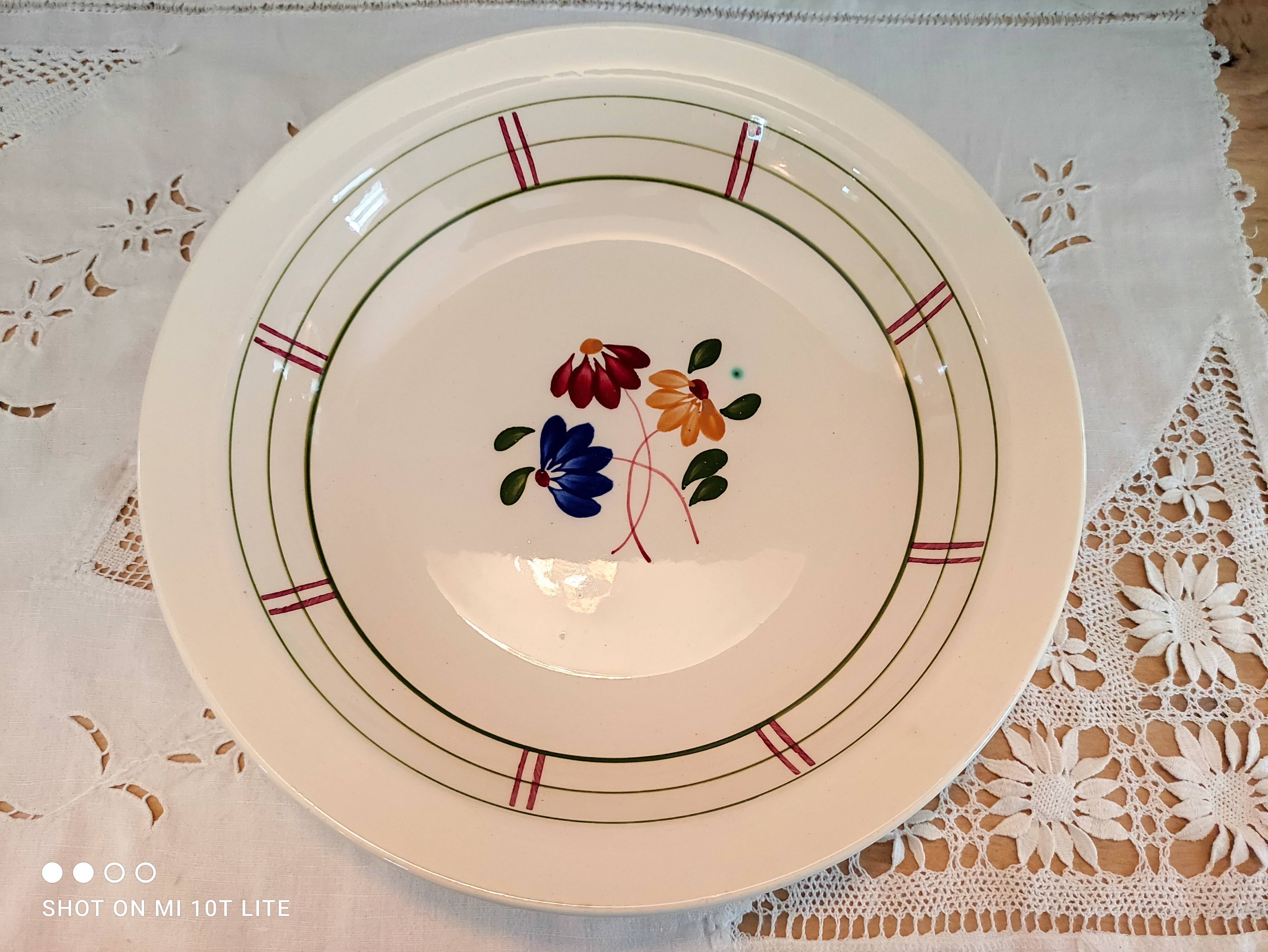 Hollow round dish K&G Lunéville France Micheline model