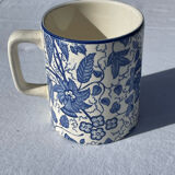 Mug cup with foliage decoration