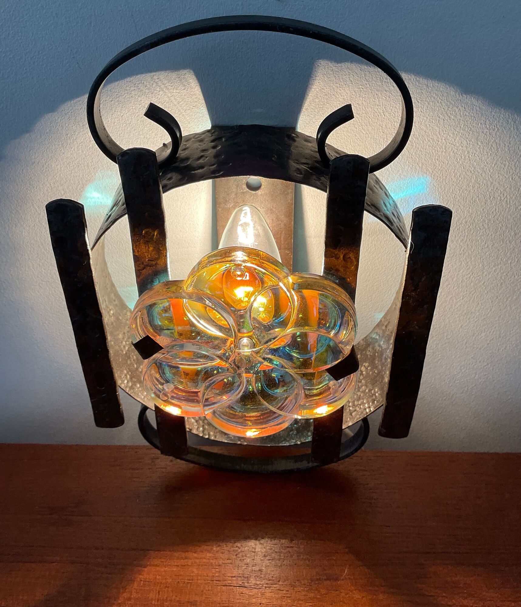 Vintage wall lamp in wrought iron and De Murano glass from the 50s and 60s