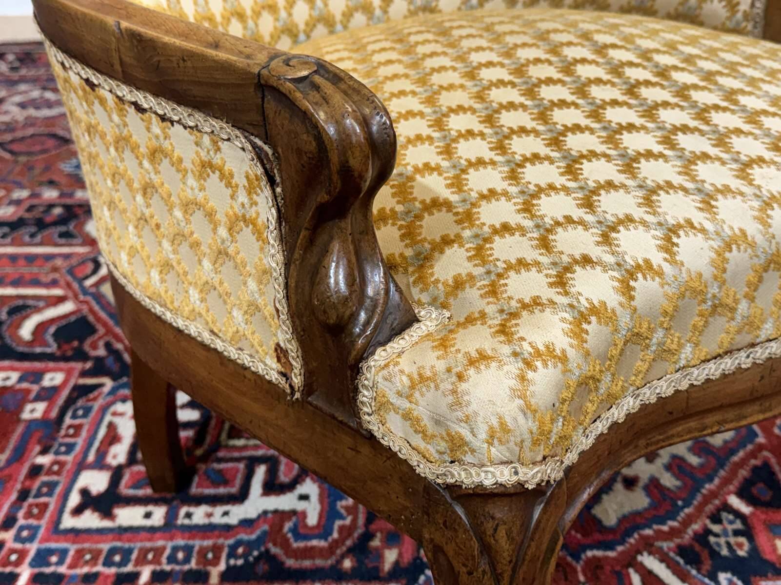 Napoleon III armchair from the 19th century in walnut.