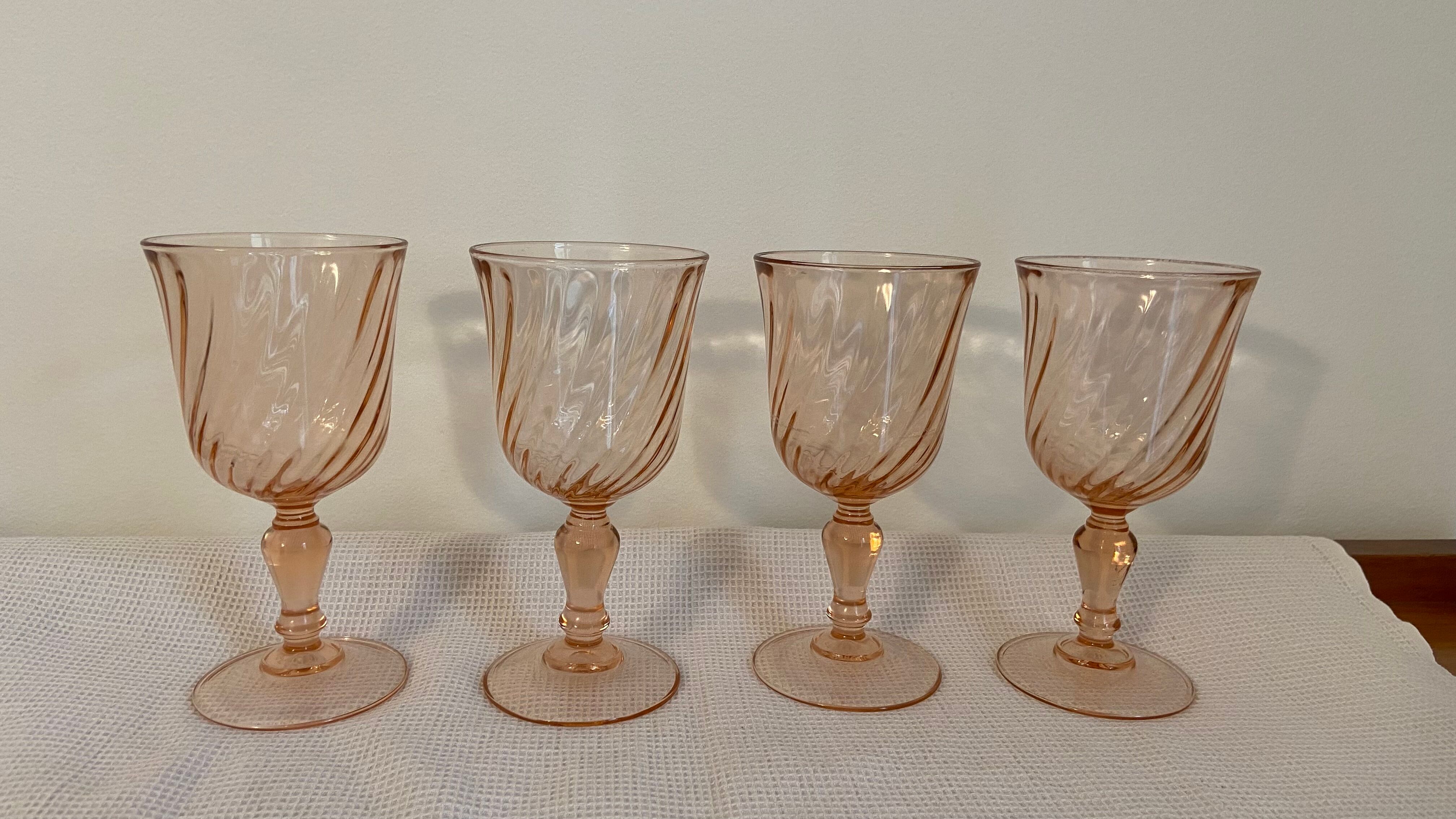 Pop-up Christmas 2022 - Series of 4 wine glasses in vintage pink glass