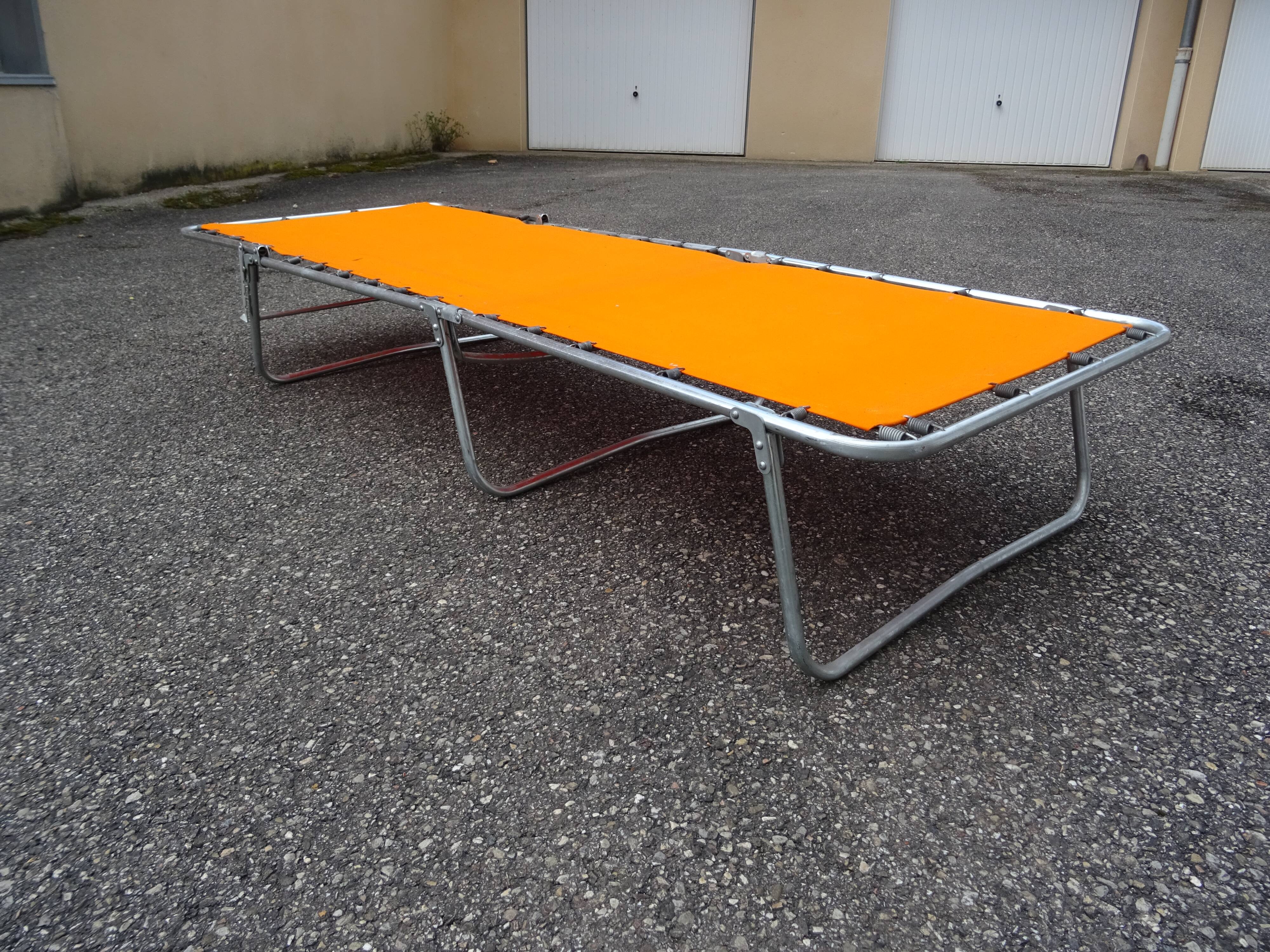 Vintage folding lounge chair