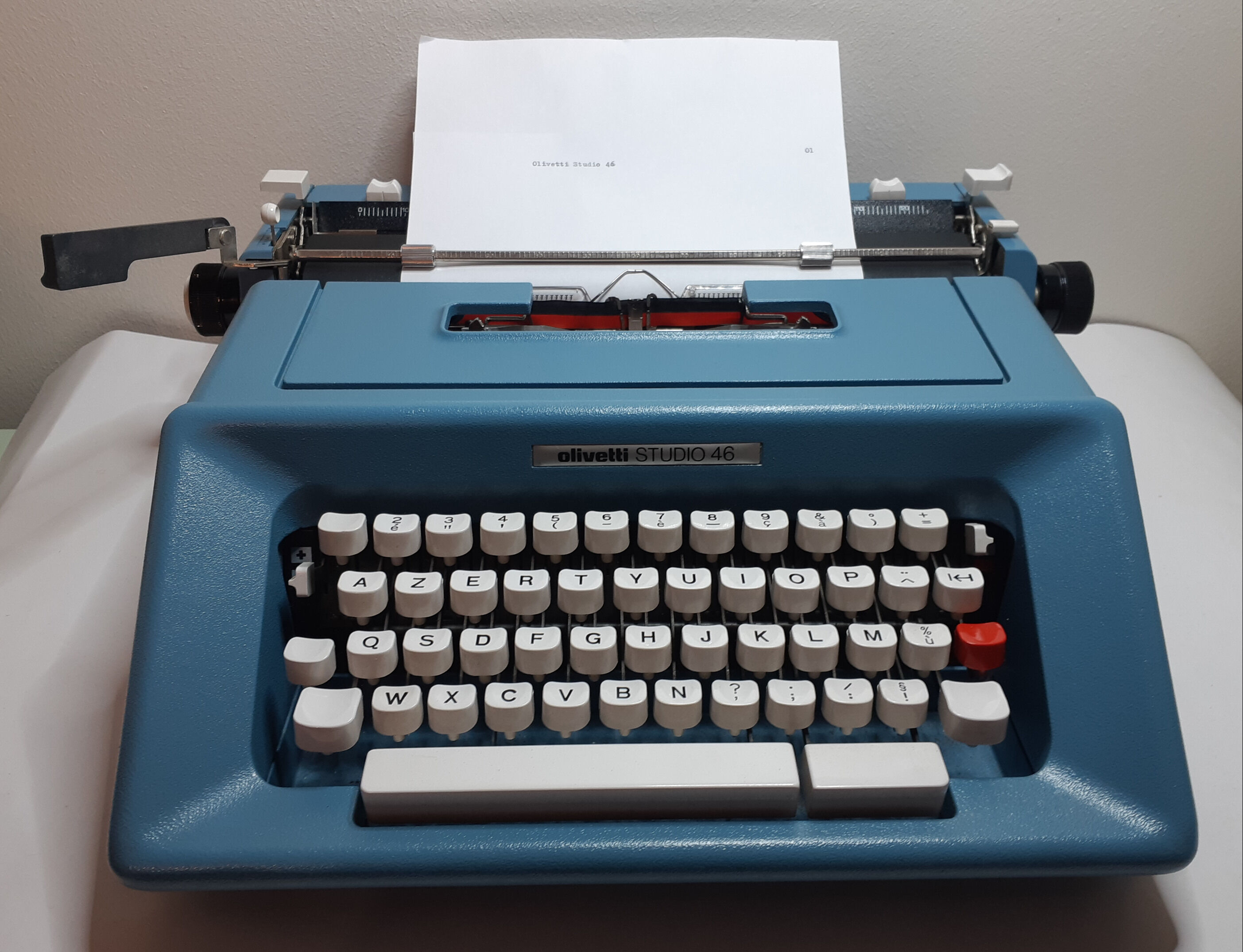 Olivetti Studio 46 portable typewriter, functional