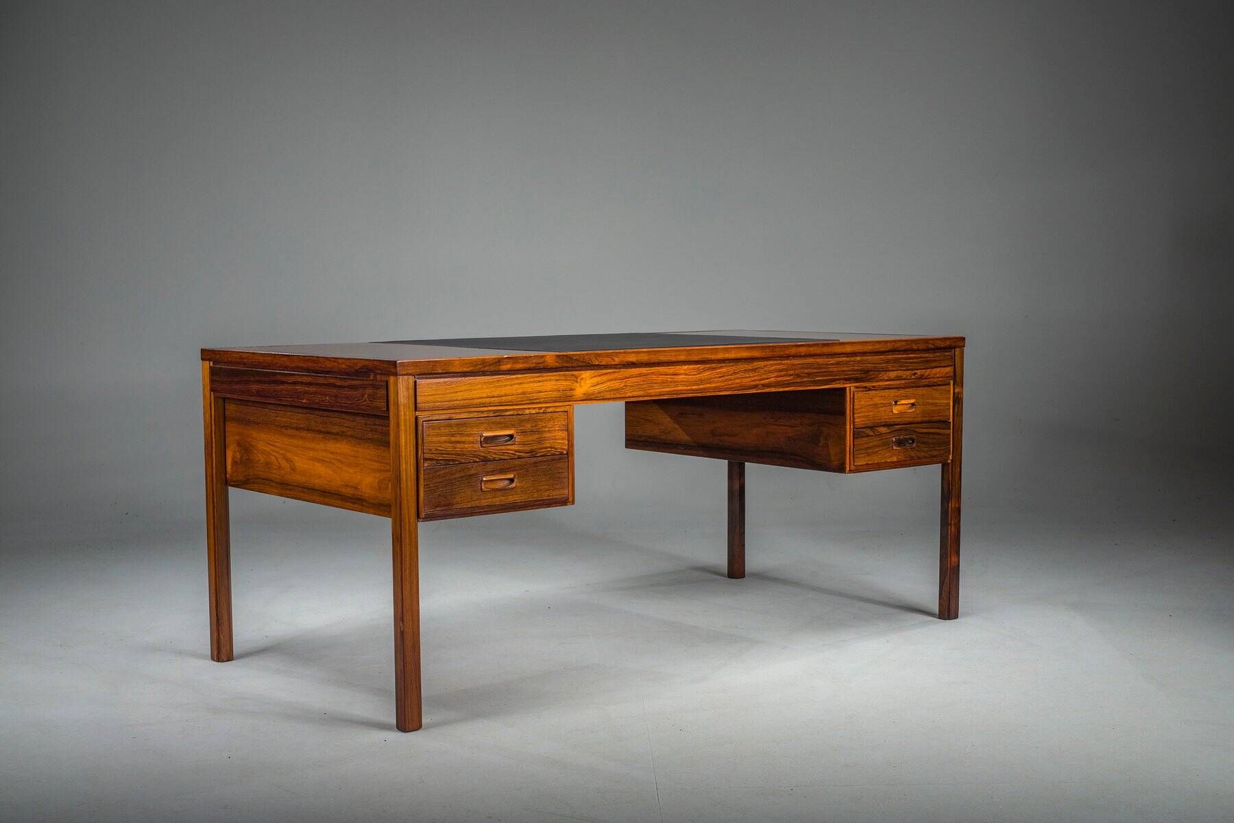Danish executive desk in rosewood with black leather inlay from Søren Willadsen Møbelfabrik, 1960s