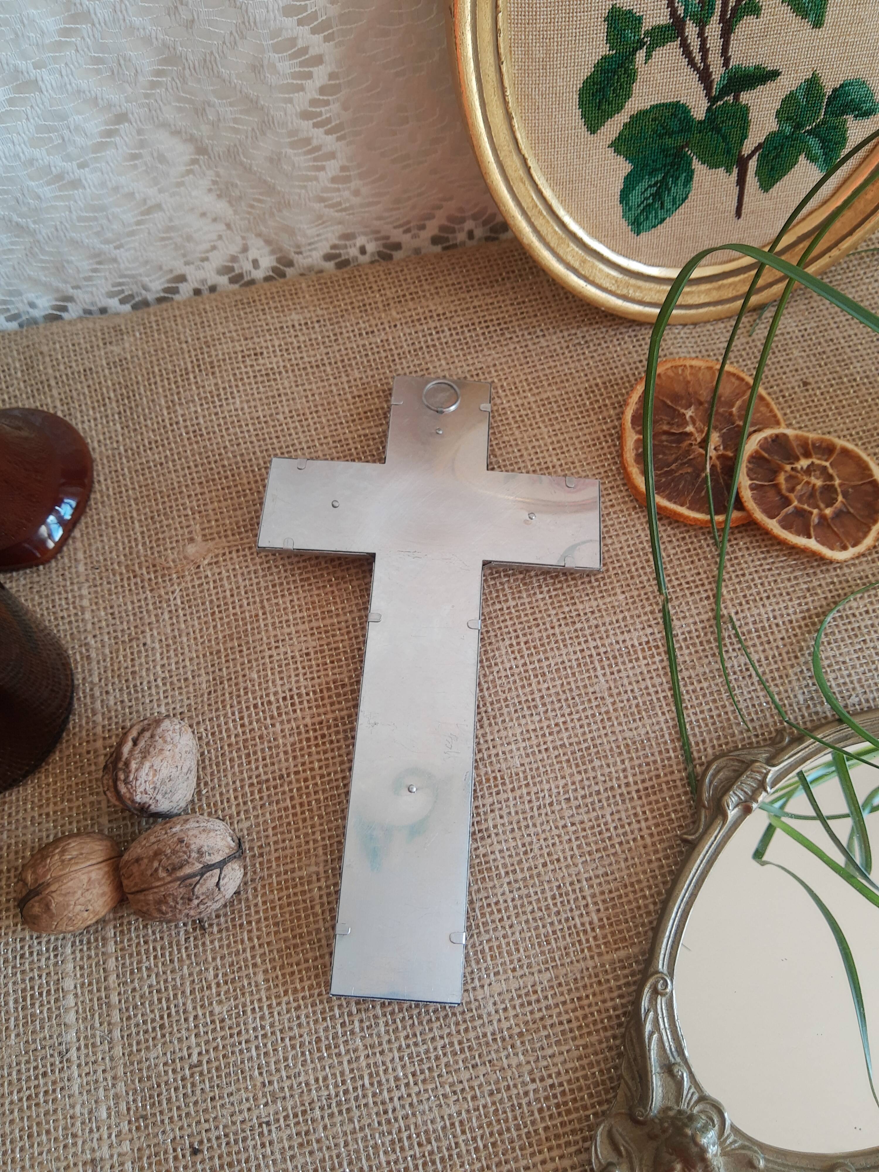 Crucifix en aluminium vintage