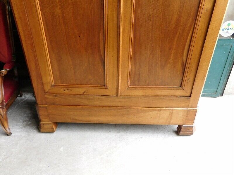 Louis Philippe walnut blond cabinet of the 19th