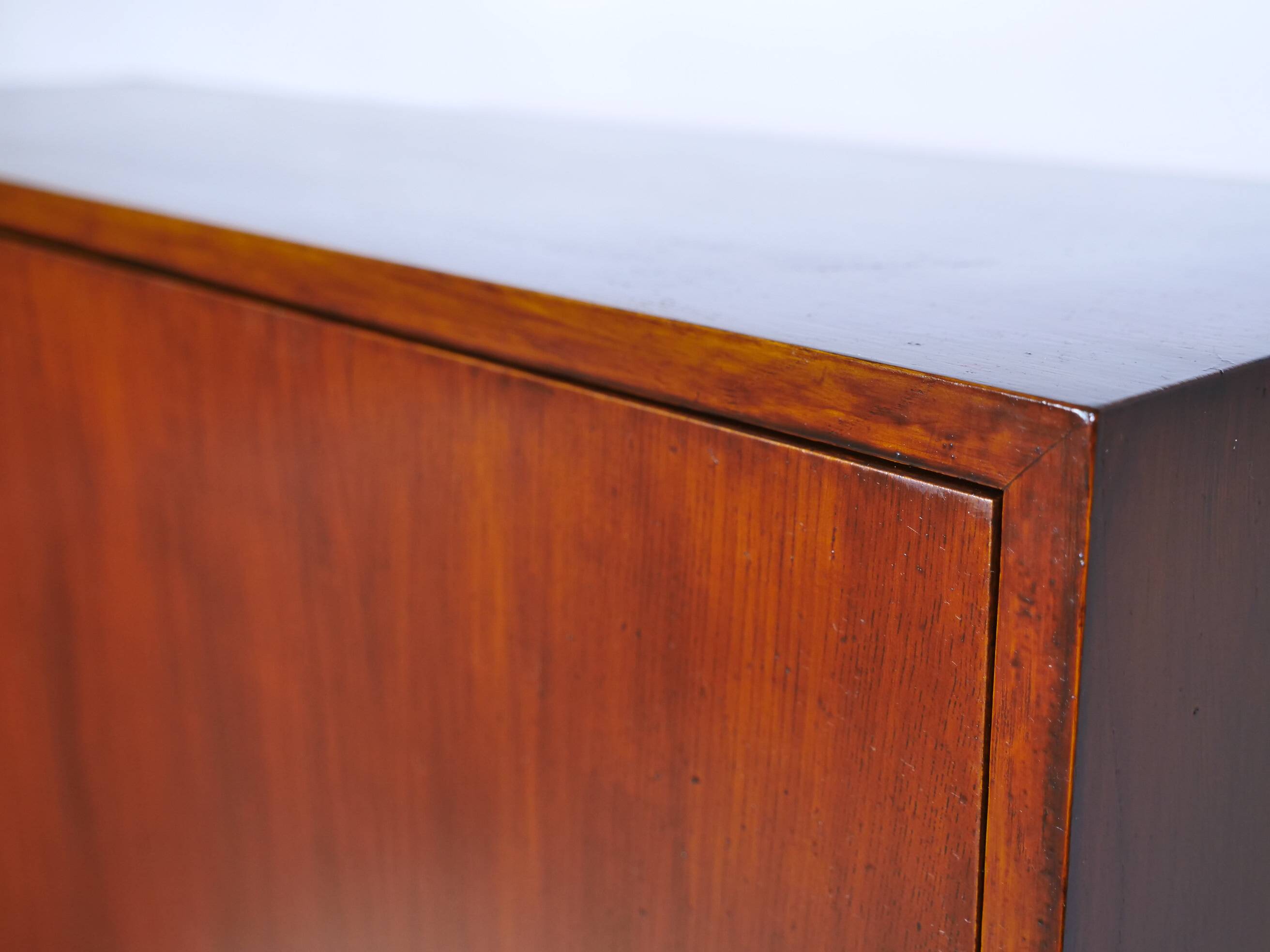 Cabinet de bar des années 60 en teck.