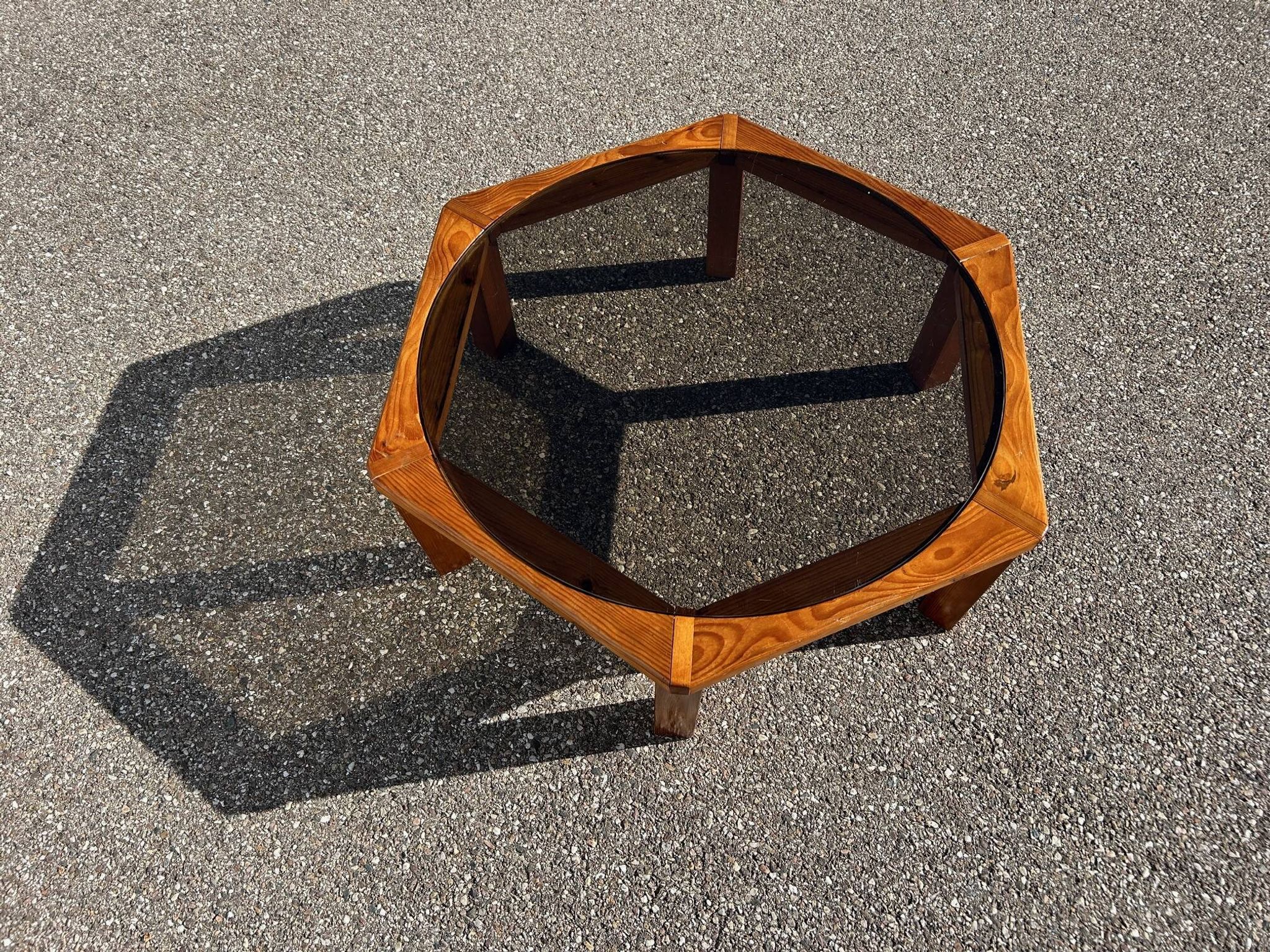 grande table basse brutaliste