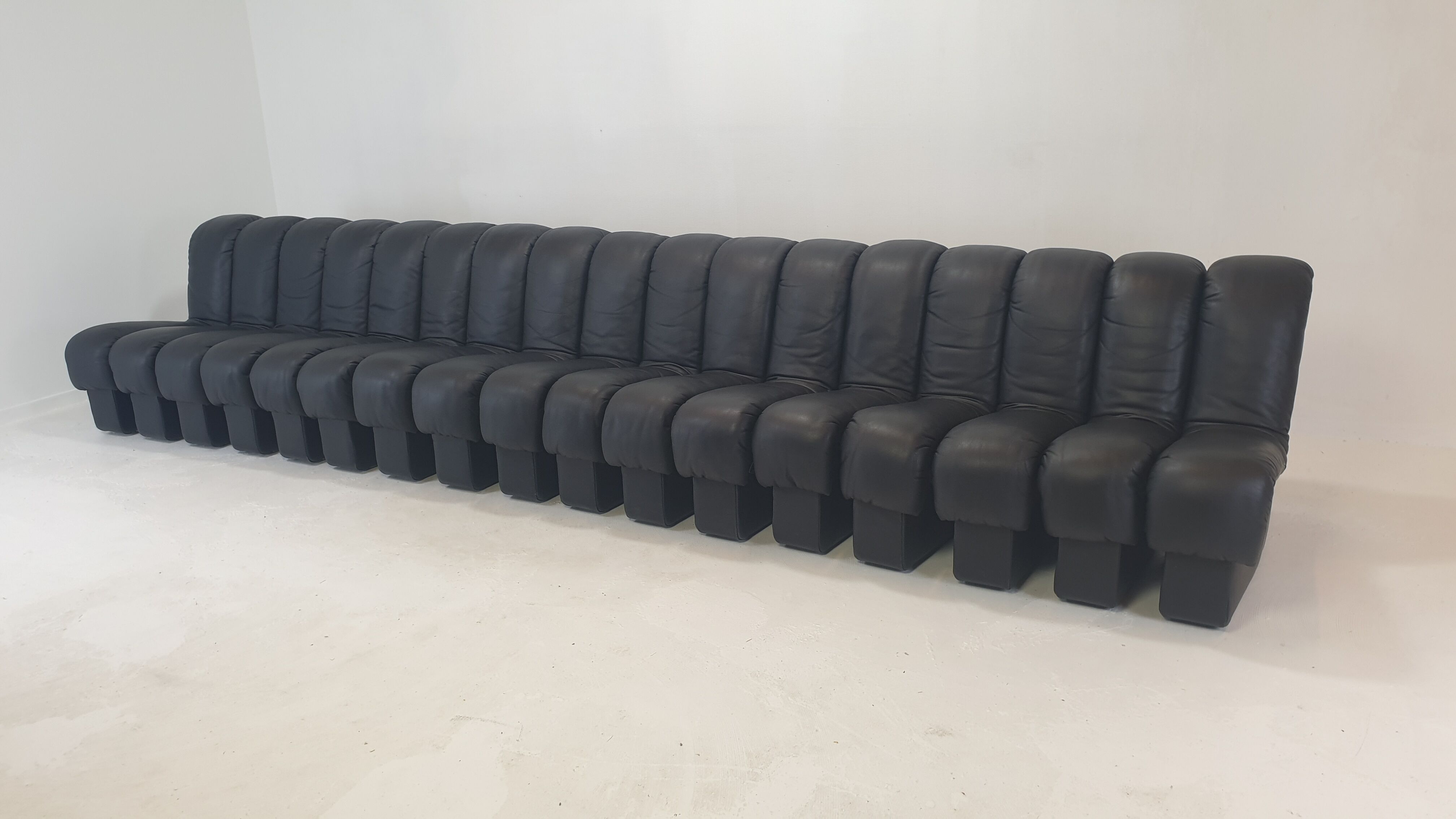 De Sede DS-600 "Non Stop" Snake Shaped Modular Sofa in Full Black Leather