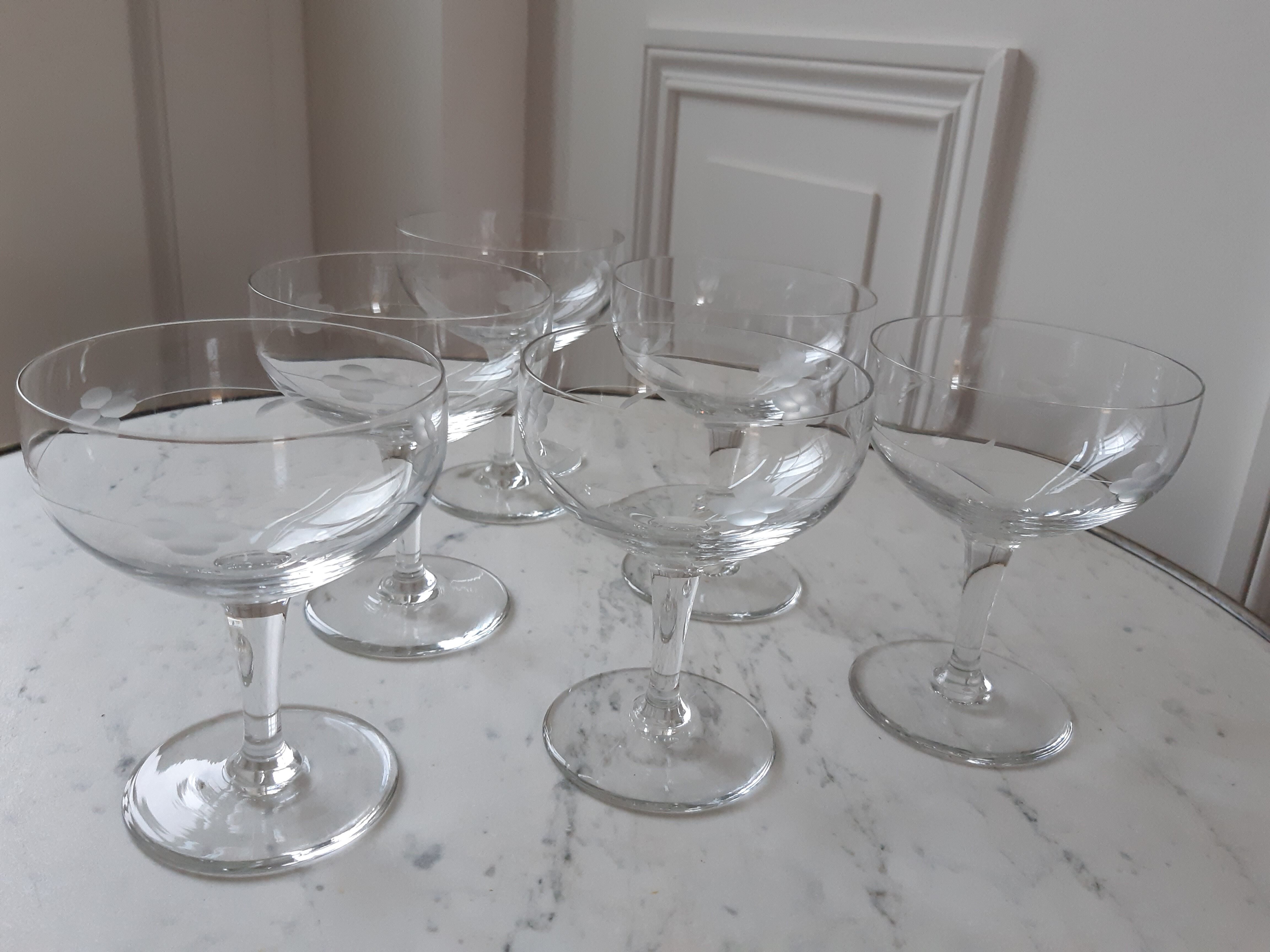 Set of 6 crystal champagne glasses engraved 30s