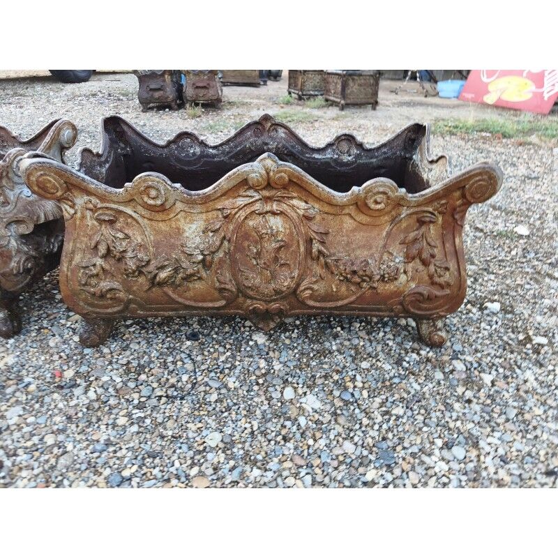 Pair of cast iron planters from 1900 in Rococo style, Charleville - Mézières