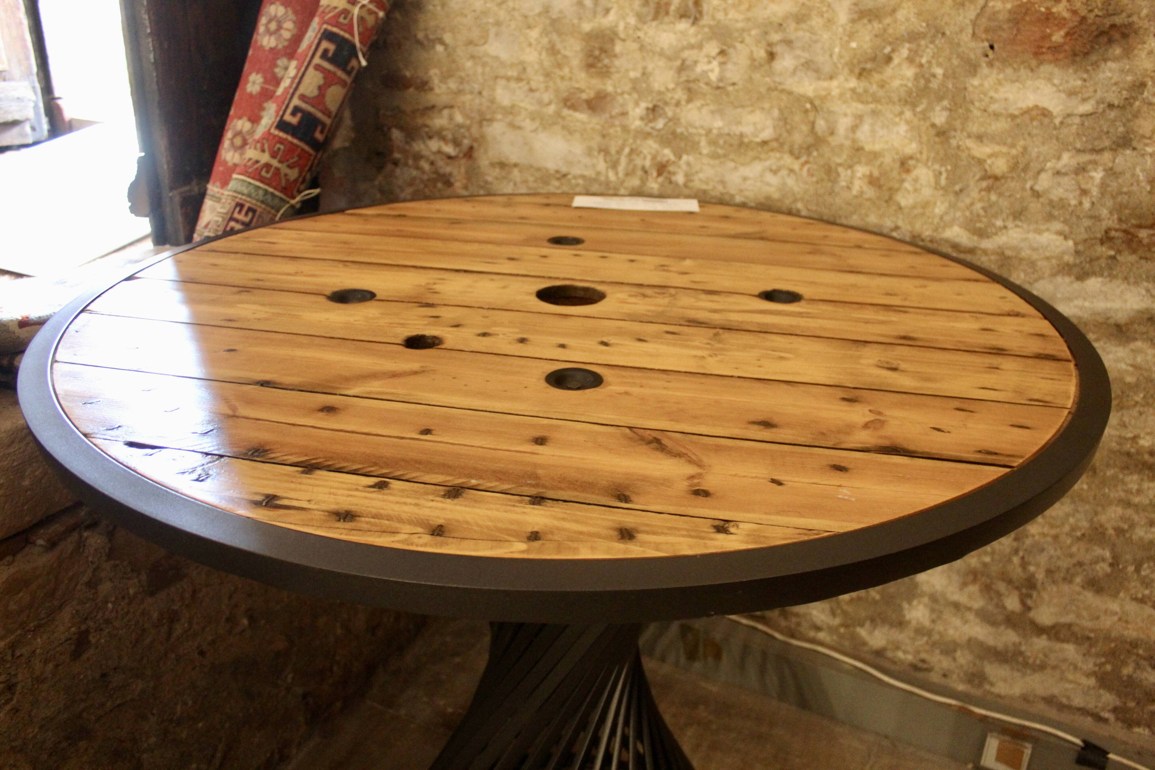 Mange debout piètement fer époxy