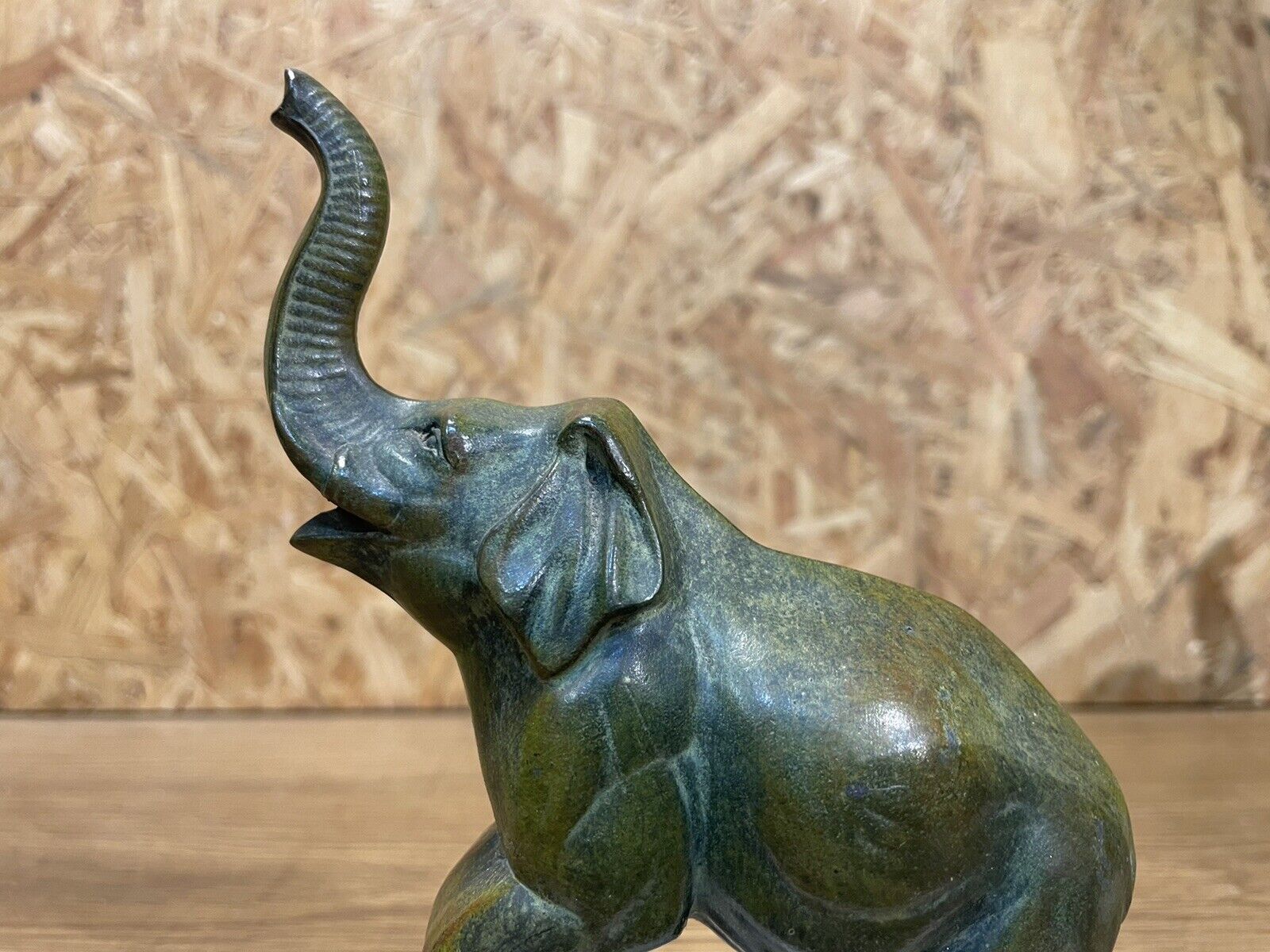 Pair of art deco bookends with elephant decoration in regulated and travertine, vintage