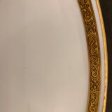 7 flat plates in porcelain of Limoges Bernardaud, decoration of golden Greek, XXth century
