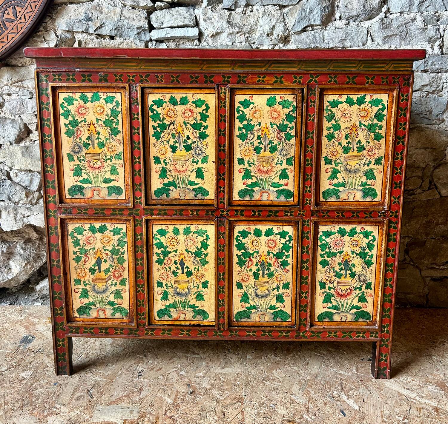 Buffet tibétain ancien peint à la main