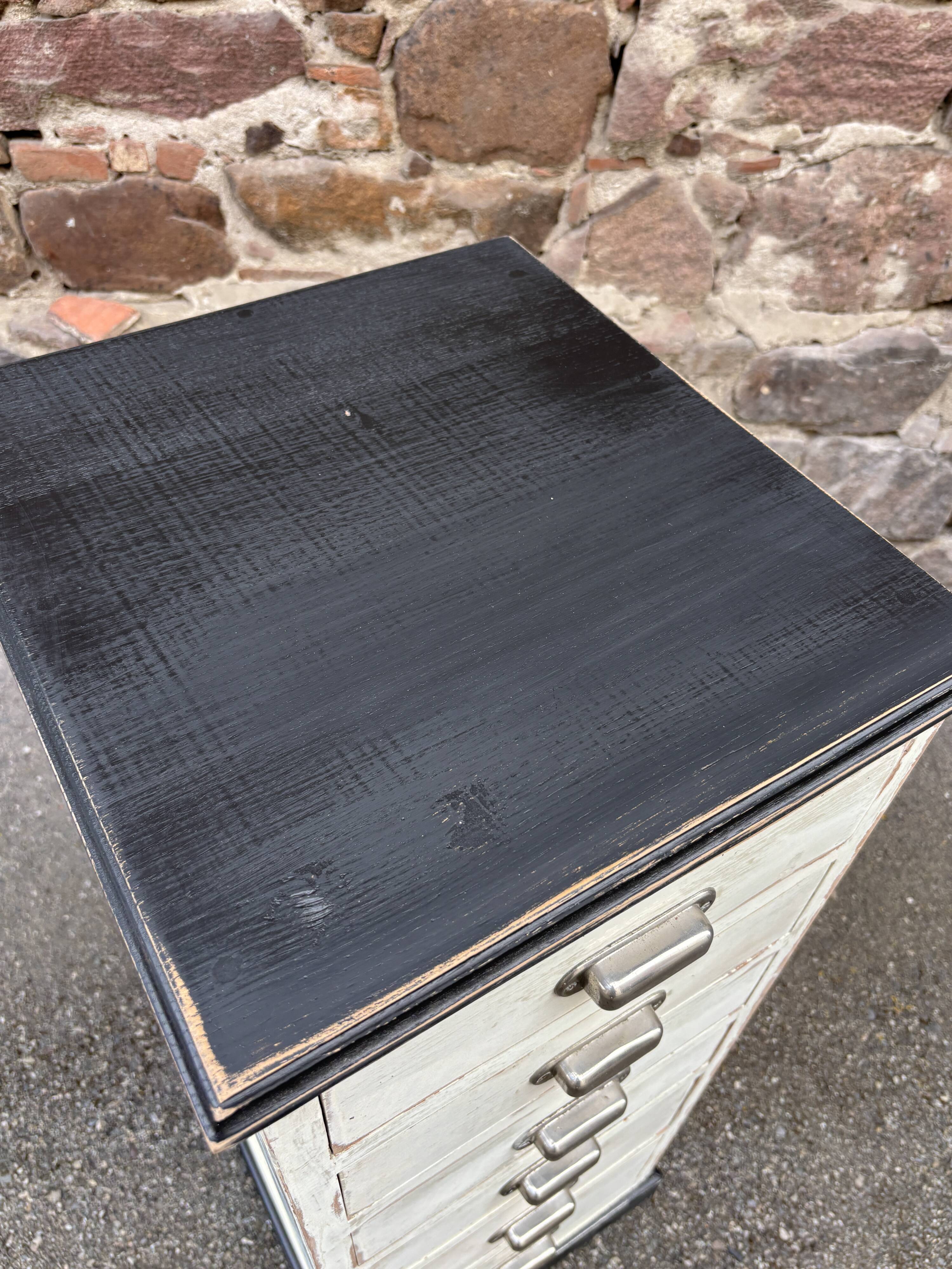Meuble tiroirs chiffonnier industriel sapin 1950