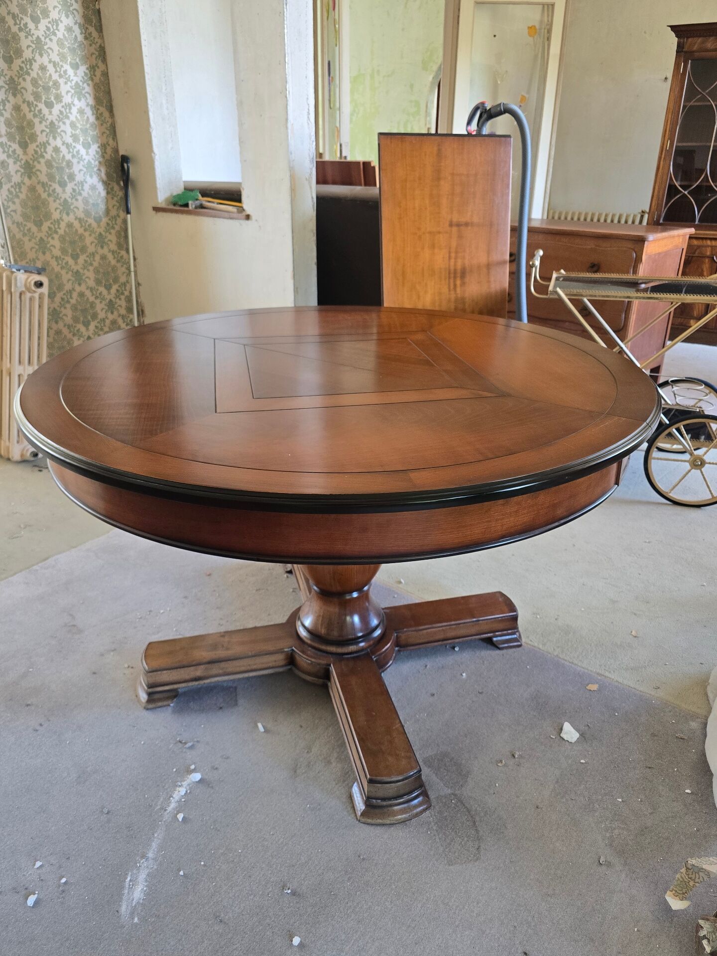 Round dining table in Directoire style – Ø 120 cm