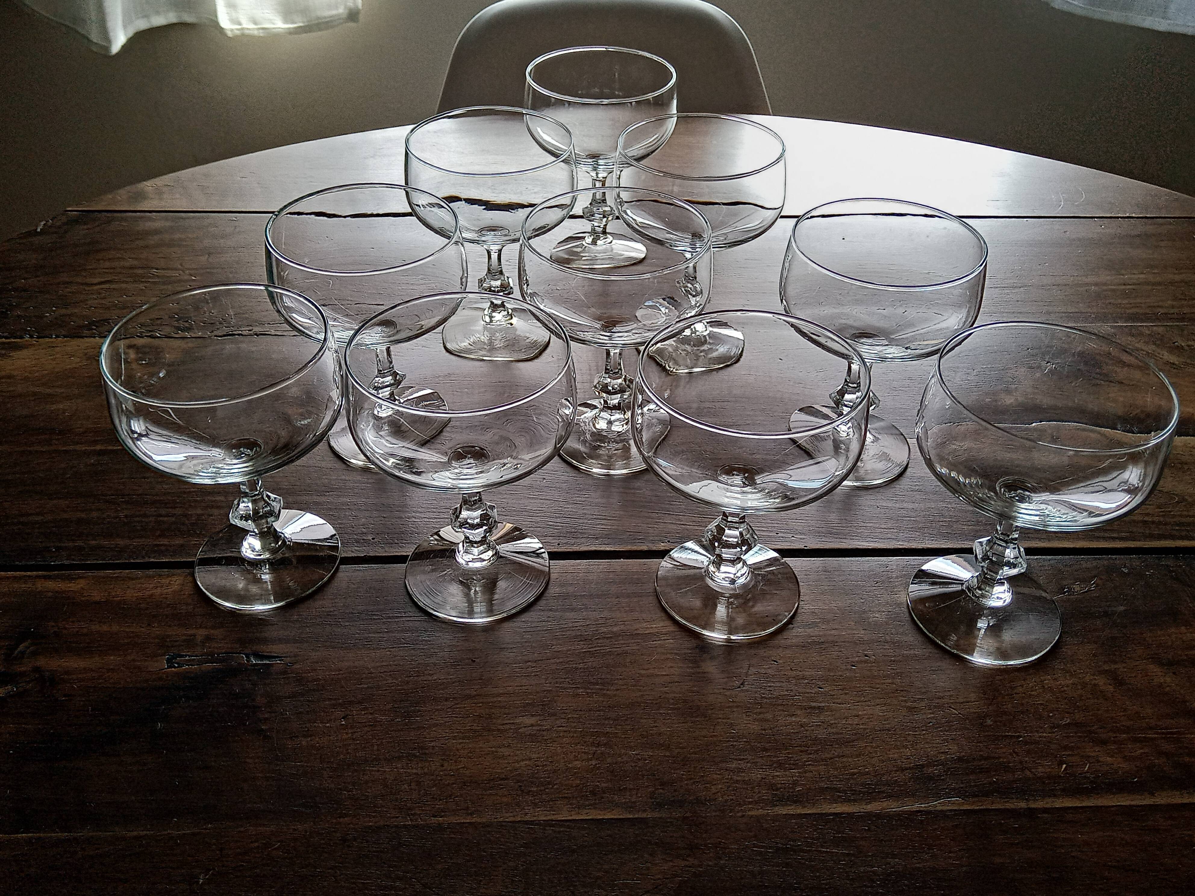 Lot de 10 coupes à champagne vintage en verre pied ciselé