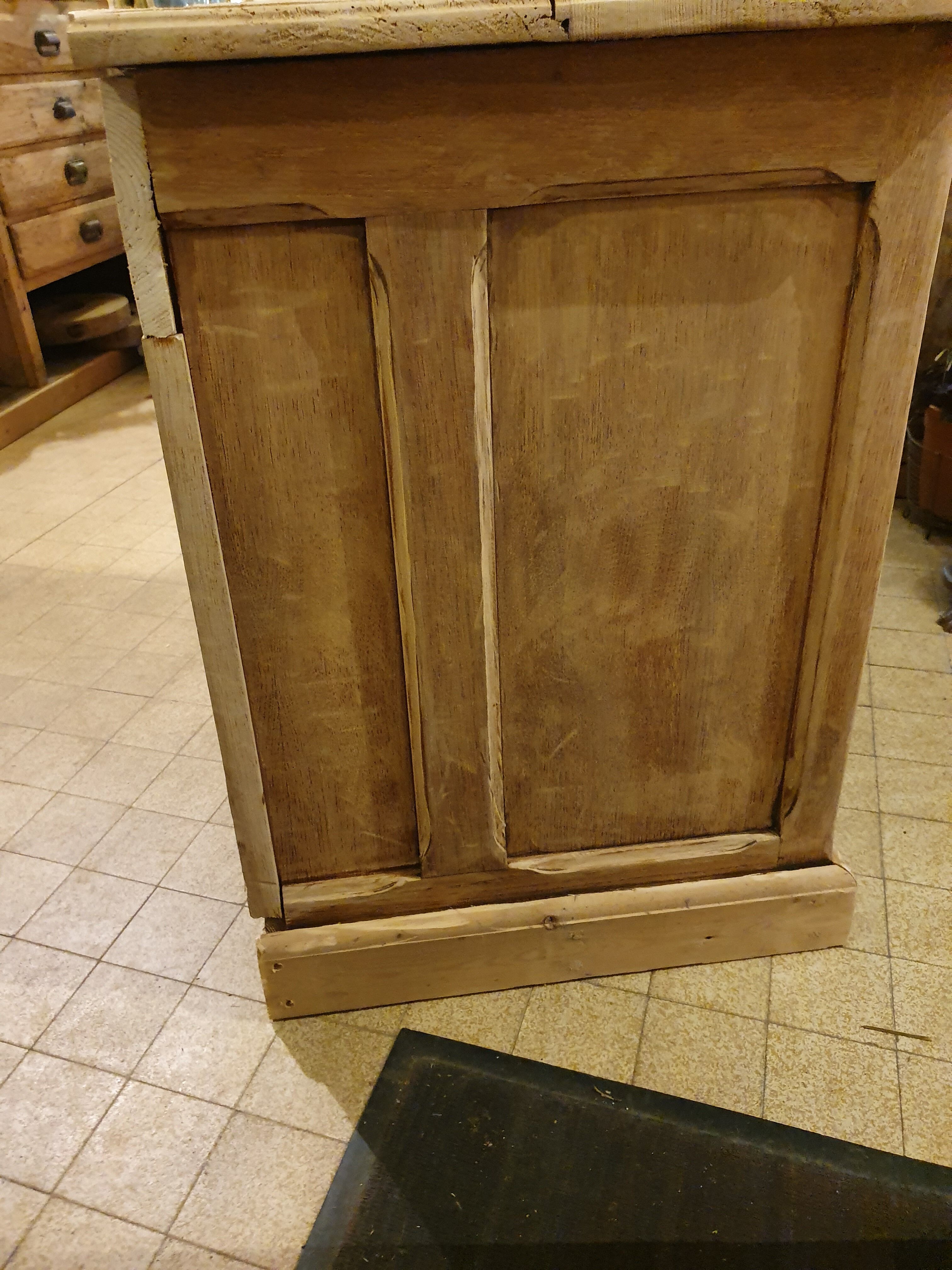 Trade furniture with drawers