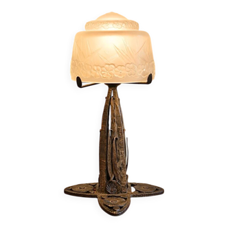 Art Deco lamp signed by Müller Frères in wrought iron and moulded glass.