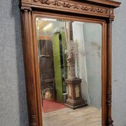 Important miroir style Renaissance en noyer / Haut 183 cm