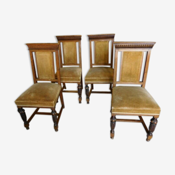 Série de 4 chaises en chêne massif de la fin du XIX ème siècle