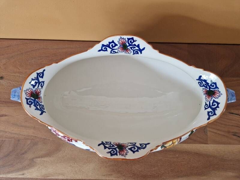 Important ceramic planter from Gien, Peonies model, 1980.