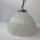 Paire d’anciennes suspensions art-deco en opaline xl