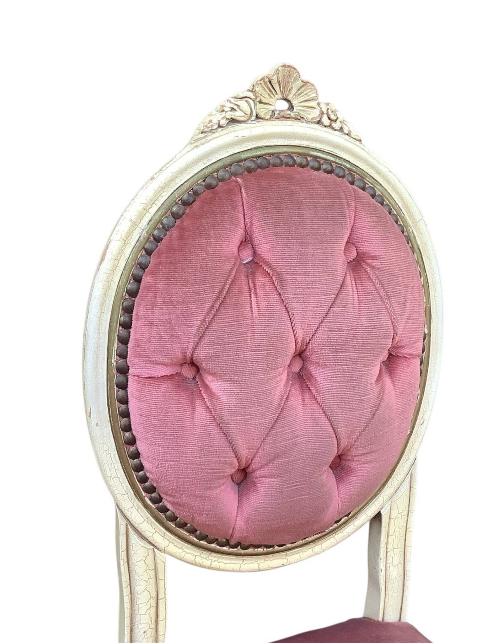 Vintage medallion chair – Patinated wood & powder pink velvet