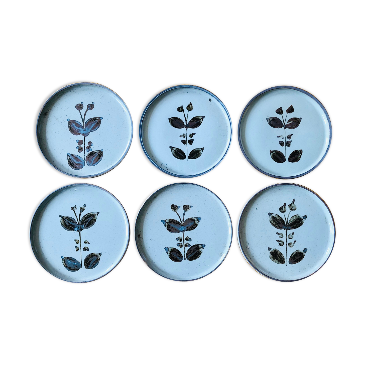 Dessert plates in sandstone from L'Arnon