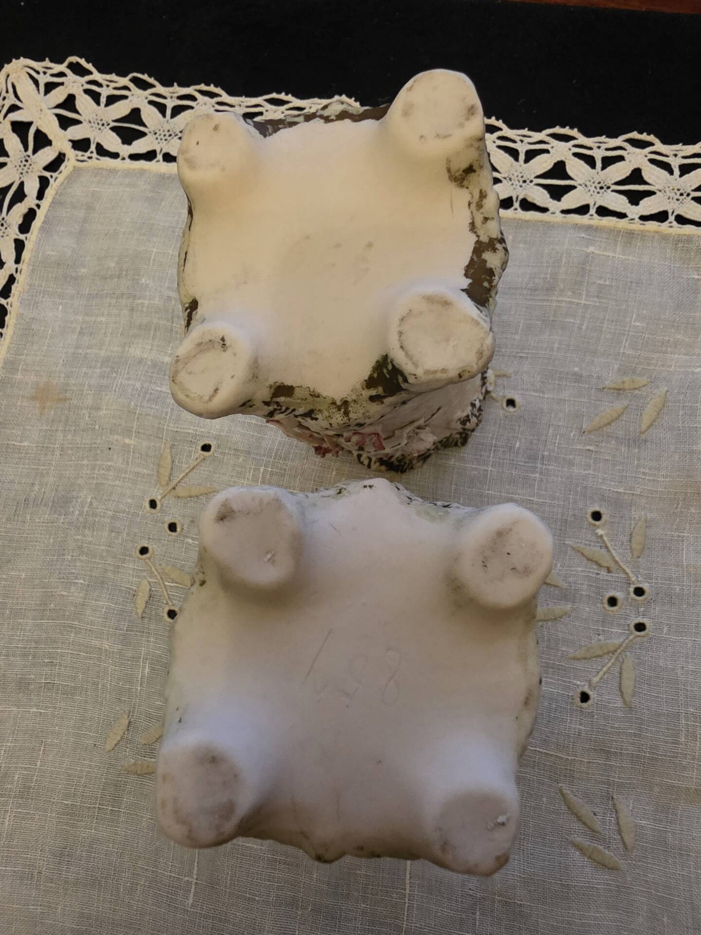 Set of 2 small vases