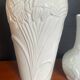 A pair of vintage vases in glazed porcelain.