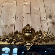 Miroir à fronton style Louis XVI en bois doré