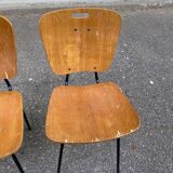 2 chaises d'atelier en bois et acier noir années 1950