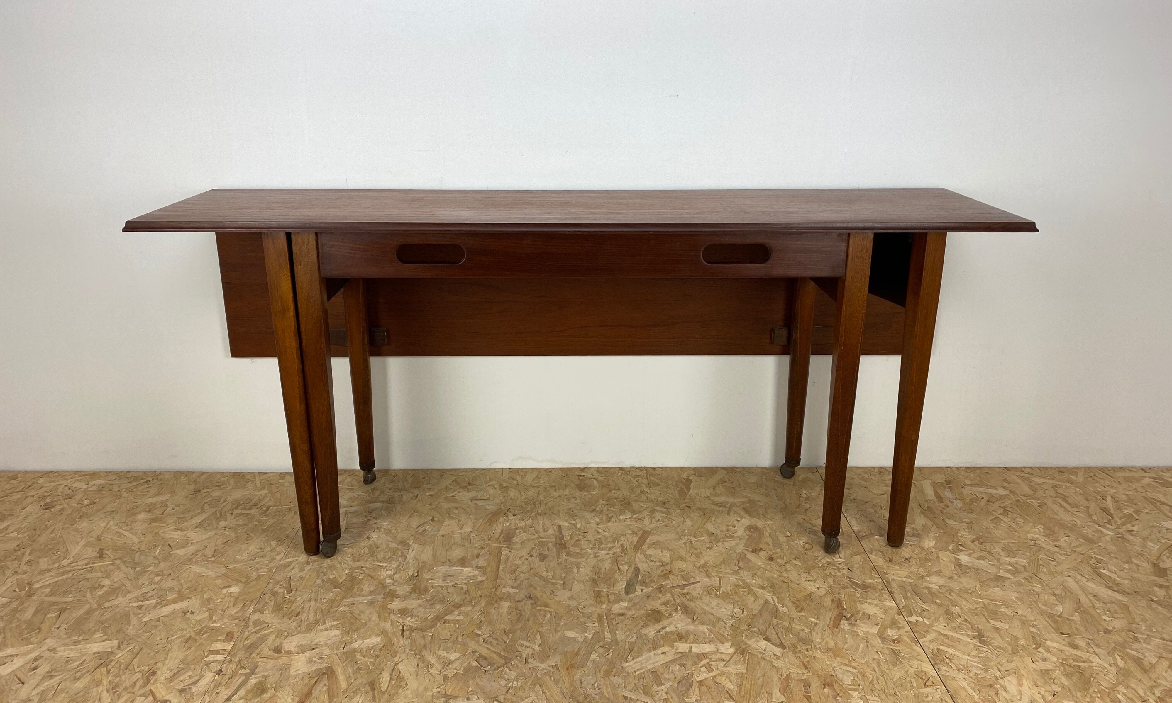 Table vintage du milieu du siècle