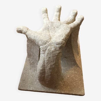 Support de table basse en pierre sculptée forme main