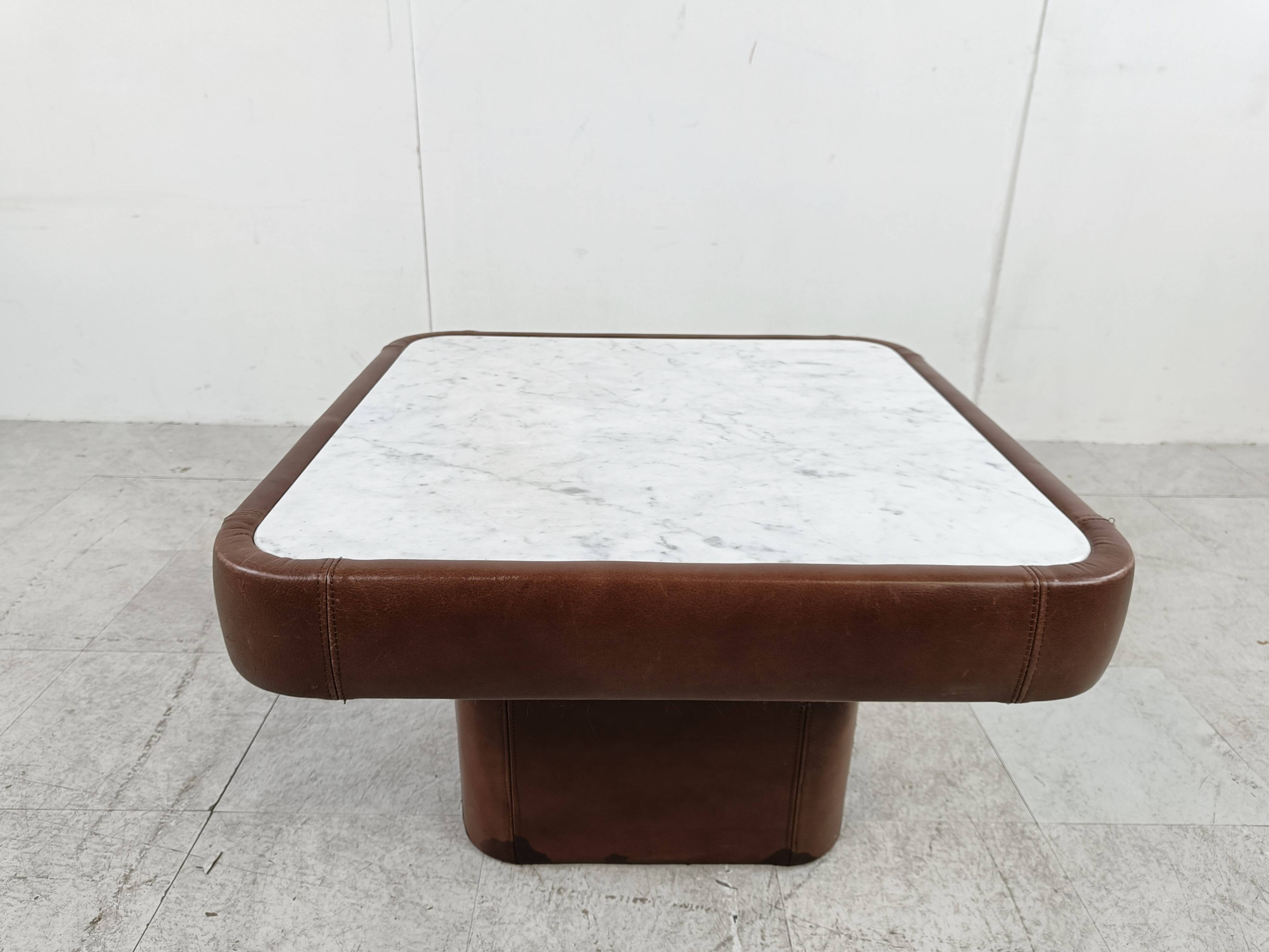 Vintage coffee table in marble and leather attribué à Desede, 1970s