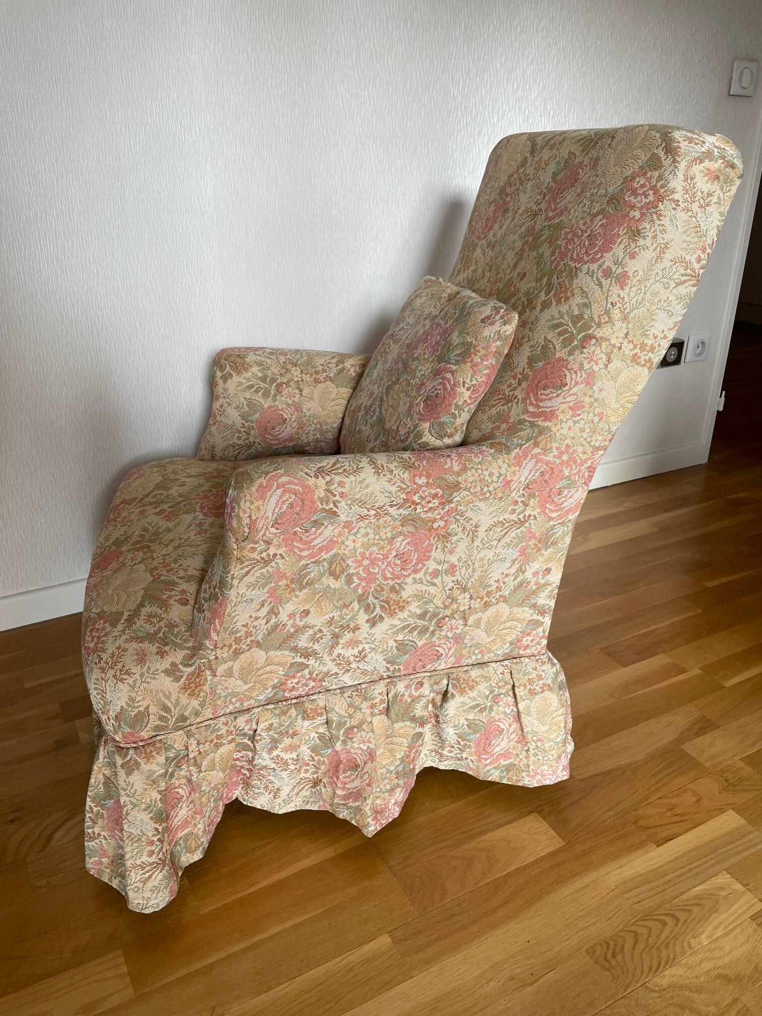 Antique toad armchair