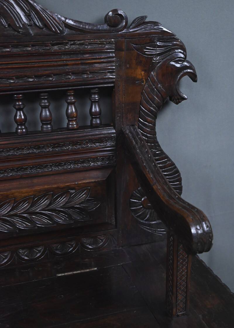 Banc coffre en chêne, style néo-gothique – début XXe