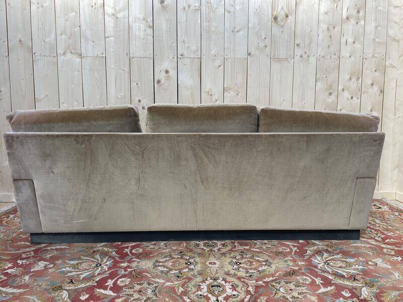 Canapé en velours beige époque 1980
